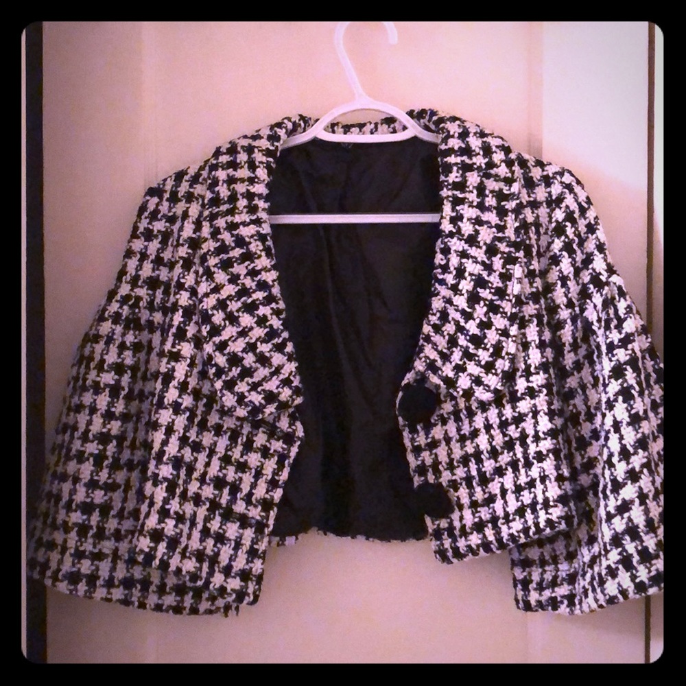Cropped quarter length jacket with flared arms
